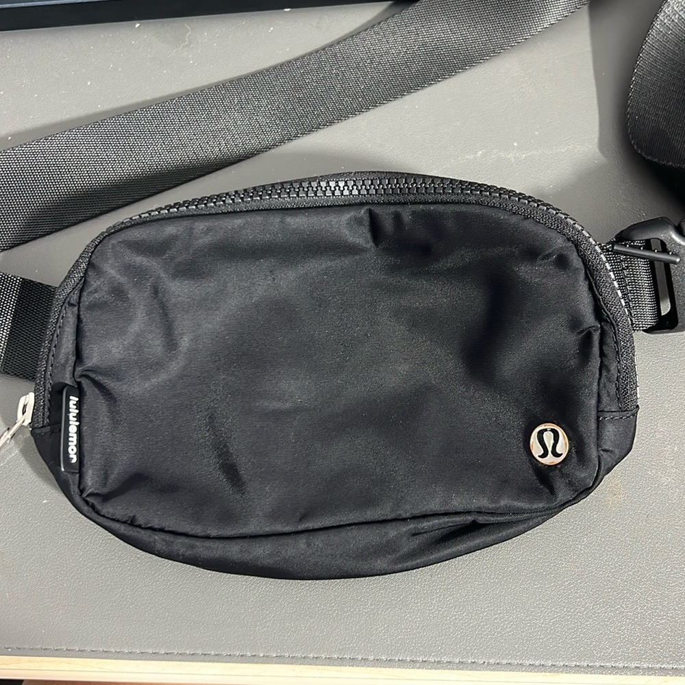 Lululemon Everywhere Belt Bag 1L black FREE SHIPPING